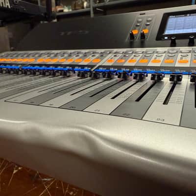 Yamaha TF5 48 Input Digital Mixing Console image 7