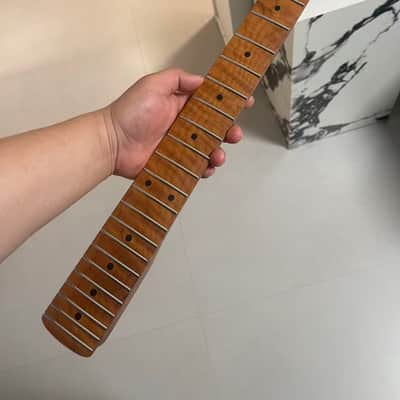 Large headstock 24 inch Round stainless steel 4a 22 frets Roasted flame Maple guitar neck 24inch hole 10mm Satin for JAGUAR body， image 1