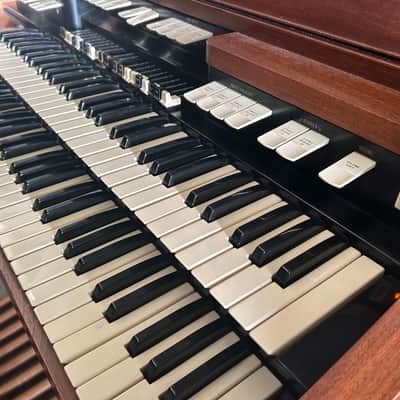 Hammond Organ, with Premium Internal Speakers & Bench image 1