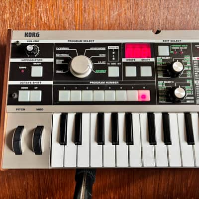 Korg Microkorg Synthesizer/Vocoder w/ mic power supply image 3
