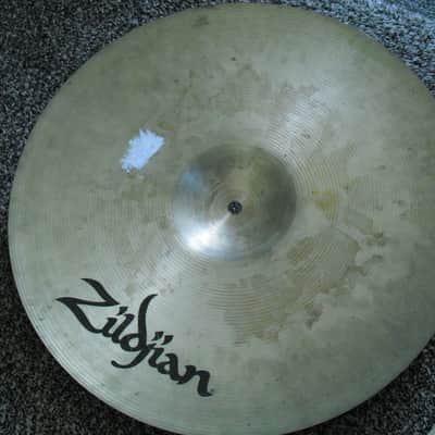 19" Avedis Zildjian Medium Crash Cymbal 1915g image 3