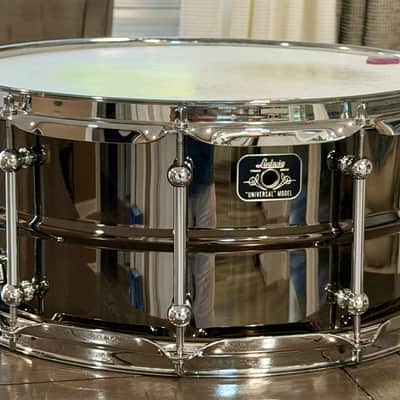 Ludwig LU6514C Universal Brass 6.5x14" Snare Drum with Triple Flange Hoops 2022 - Present - Black Nickel over Brass with Chrome Hardware image 2