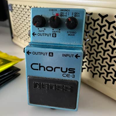 1986 Boss CE-3 Chorus guitar pedal - made in Japan - Boxed image 1