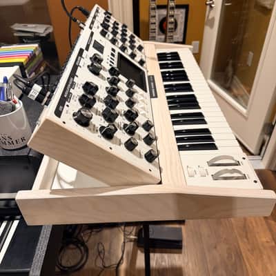 Moog Minimoog Voyager 2015 - Lunar White image 13