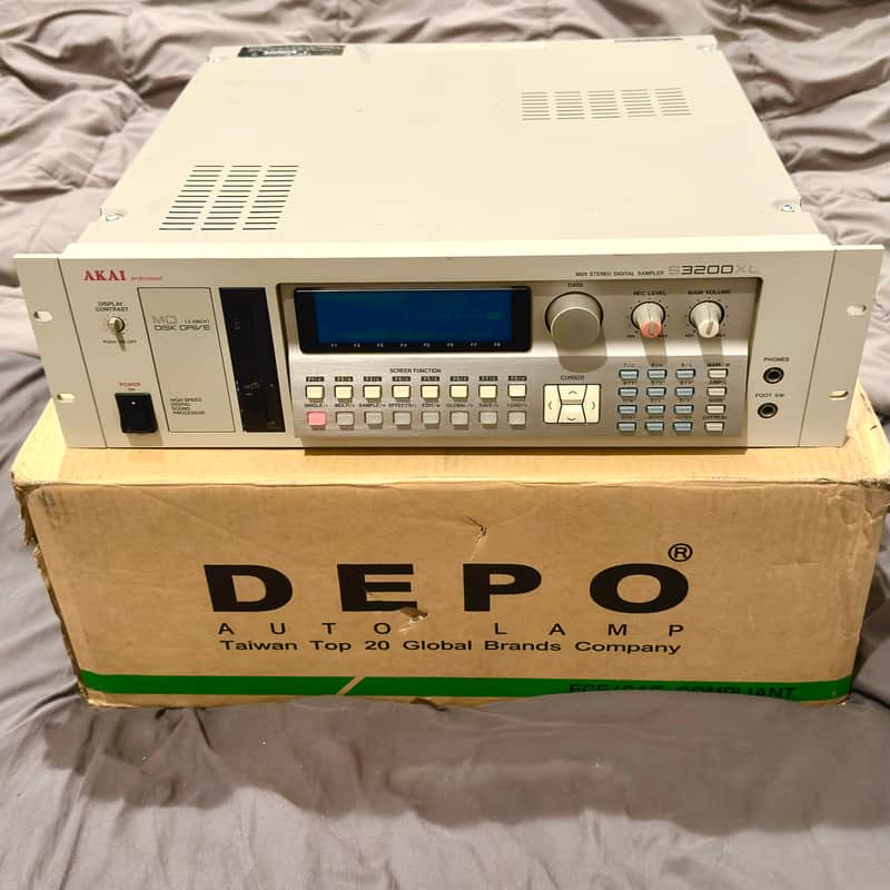 Akai Professional S3200XL Rackmount MIDI Stereo Digital Sampler