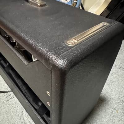 Fender '68 Custom Deluxe Reverb 2-Channel 22-Watt 1x12" Guitar Combo 2013 - Present - Black image 7