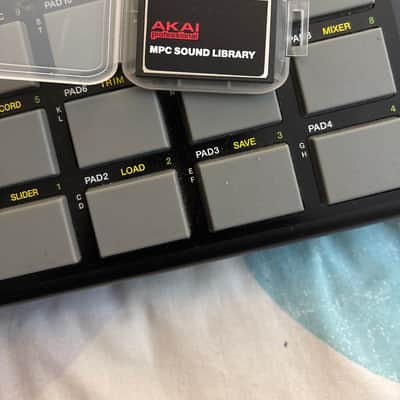Akai MPC 1000 Sampler - Black image 2