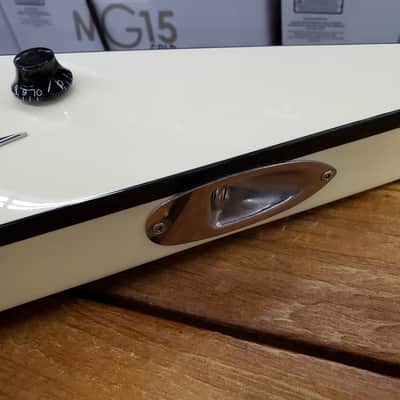 Hamer USA Vector  V shape in White with case and C.O.A. ebony fingerboard, near mint image 8