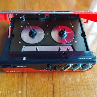 Sony WM F65 1985 - Sony Walkman radio recorder Cassette player WM F65 red working image 6