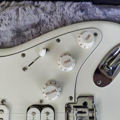 Fender Player Stratocaster HSS with Pau Ferro Fretboard - Polar White image 8