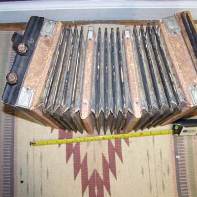 Unbranded Vintage German Concertina/Squeeze Box, 1960? image 8