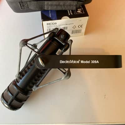 Electro-Voice RE320 with shock mount image 8