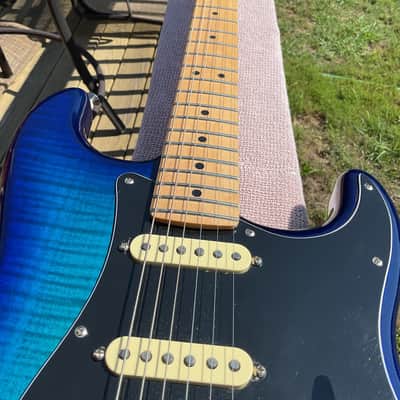 Fender Player Stratocaster HSS Plus Top with Maple Fretboard 2019 - 2021 - Blue Burst image 4