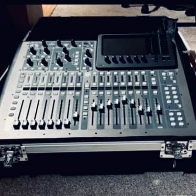 Behringer X32 Compact 40-Input 25-Bus Digital Mixing Console 2013 - Present - Standard image 1