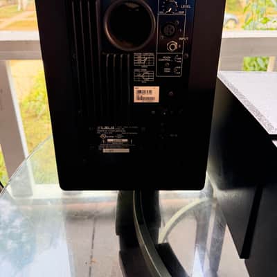 Yamaha HS8 Powered Studio Monitor (Pair) 2015 - Present - Black image 2