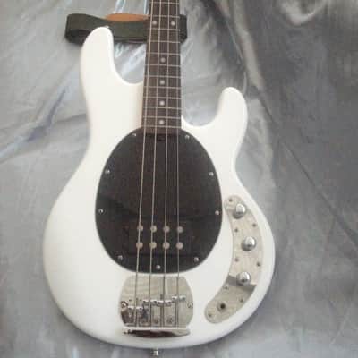 Musicman sub Ray 4 Sterling Arctic White Bass guitar Bild 8