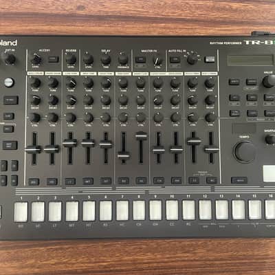 Roland TR-8S AIRA Rhythm Performer + Box and Decksaver image 3
