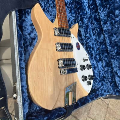 Rickenbacker 350V63 Liverpool 2024 - MapleGLo image 2