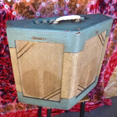 Watkins Dominator V front Tremolo 1961-1962 image 5