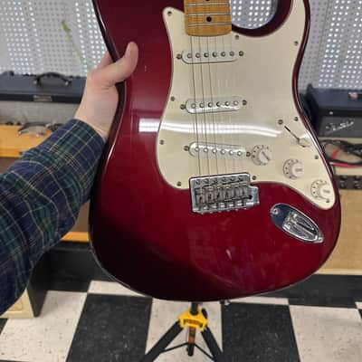 Fender Standard Stratocaster with Maple Fretboard 2018 - Midnight Wine image 10