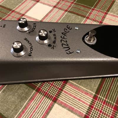 Fuzz Face BC 183 circuit w/ bias control: Old school Tone Bender enclosure Grey image 8