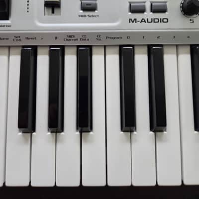 M-Audio Oxygen 8 25-Key MIDI Controller Keyboard 2002 - 2005 - Silver image 5