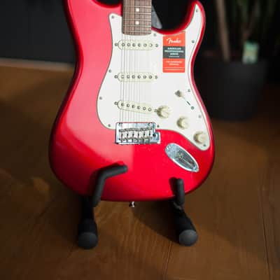 Fender American Professional Stratocaster with Rosewood Fretboard 2017 - 2019 - Candy Apple Red Bild 1