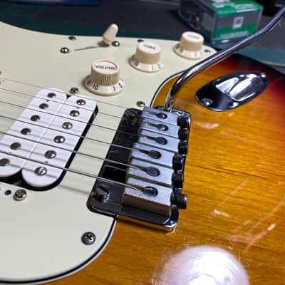2006 Fender American Deluxe Stratocaster - 3 Color Sunburst - Includes Hardshell Case! image 11