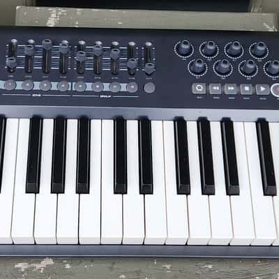 STUDIO SALE! M-Audio Axiom 61 - Key Semi-Weighted USB MIDI Controller image 4