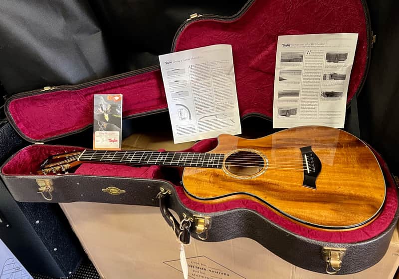 Taylor Spring Limited Edition 12-Fret Grand Concert Acoustic-Electric Guitar 2010 - Natural image 1