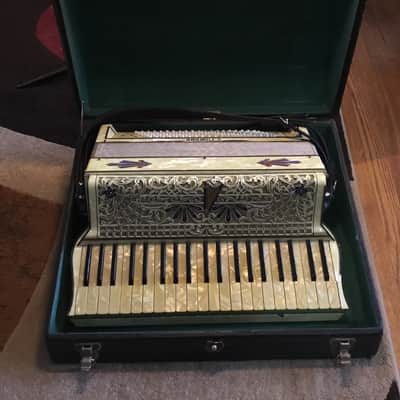 Castelfidardo Piano Accordion - Cream image 5