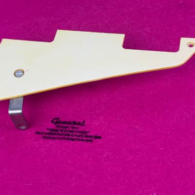 General Vintage Tone Vintage Ivory Aged Pickguard & Bracket for Gibson® Les Paul® '57–'60 (2009–Present USA Models) - Master of edad image 2