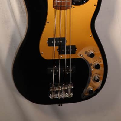 FENDER DELUXE P-BASS SPECIAL (MEXICAN MODELS) bass guitars for