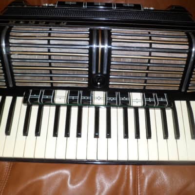 Professional concert Hohner Morino piano accordion LMMH,  dry tuned, 20",  Condition 9+ / 10. image 8