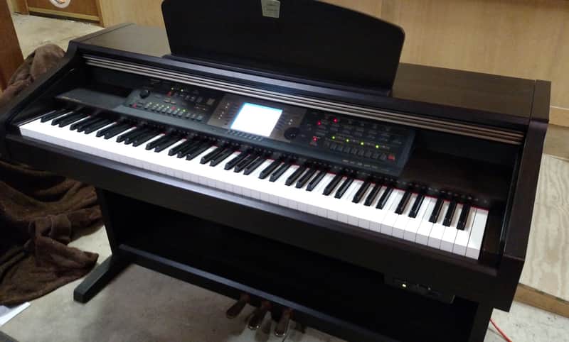 Yamaha Clavinova CVP-203 88-key Digital Piano, Excellent Condition