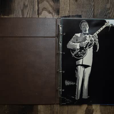1975 Embossed Gibson Dealer Catalog image 2