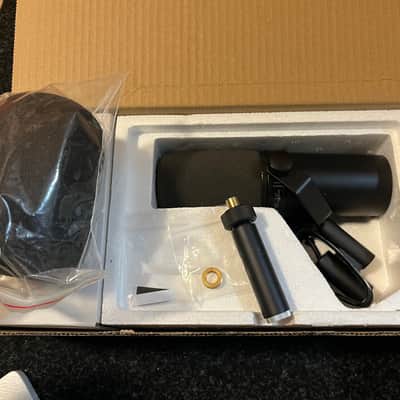 Shure SM7B Microphone - Black image 2
