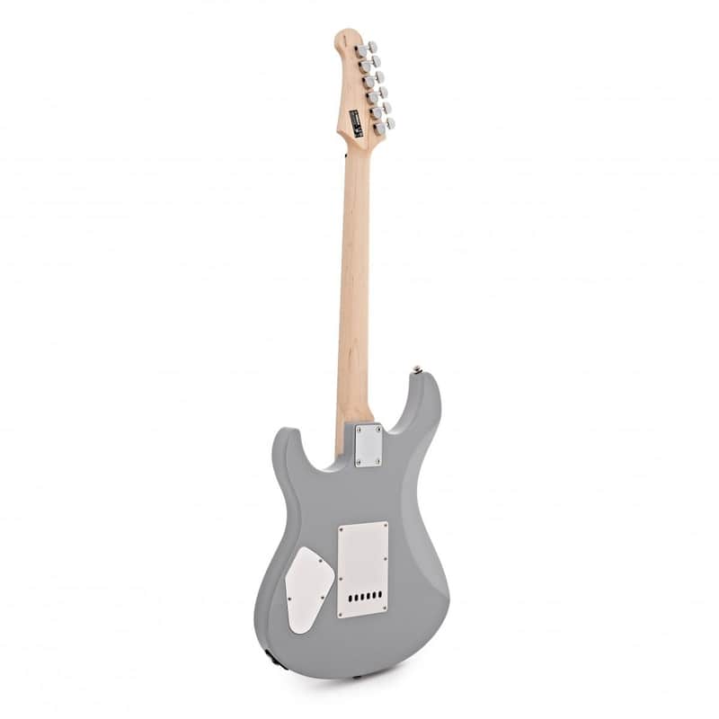 Yamaha Pacifica 112VM — vintage тремоло с литыми блок-сёдлами крупным планом