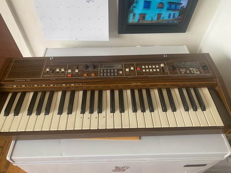 Casio CT-501 1990s - Keyboard with drum machine image 1