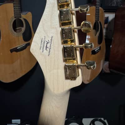 Squier Paranormal Custom Nashville Stratocaster with Laurel Fretboard 2023 - Present - Aztec Gold image 9