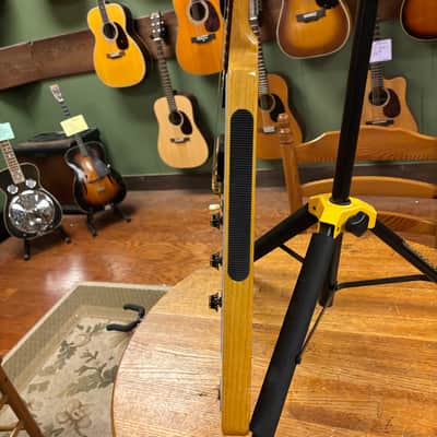 2022 Gibson Custom Shop '58 Korina Flying V Reissue Natural with Black Pickguard image 9