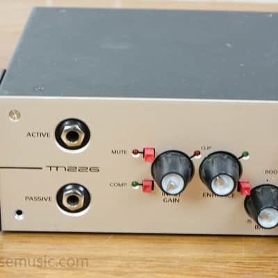 Eden TN226-U Terra Nova Series 225W Lightweight Bass Head with Semi-Parametric EQ image 2