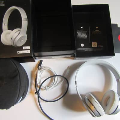 New Beats Solo3 Wireless  2020s image 10