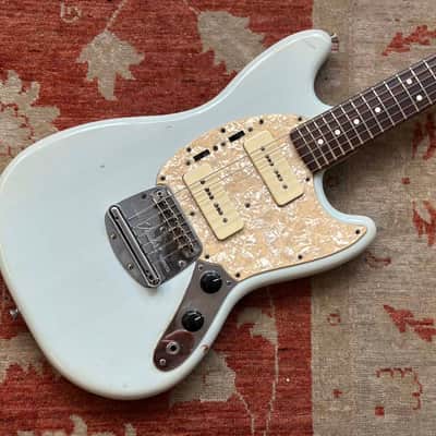 Fender Modern Player Mustang | Reverb Canada