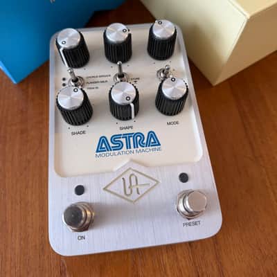 Universal Audio Astra Modulation Machine 2021 - Present - White image 4