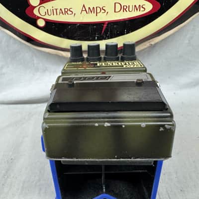 DOD Lamb Series FX76 Punkifier Distortion Pedal - missing battery cover image 3