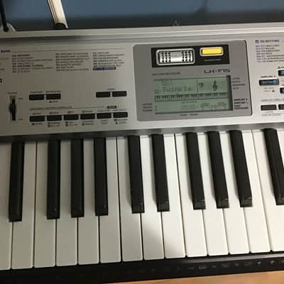 Casio LK-135 61-Key Key-Lighting Keyboard 2010s - Silver / Black image 6