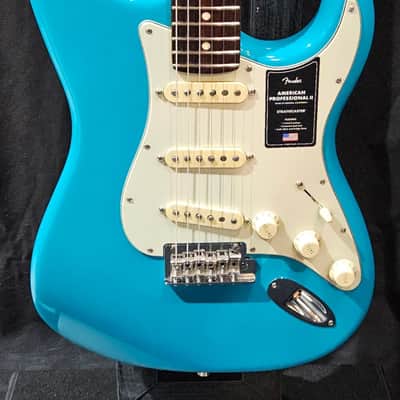 Fender American Professional II Stratocaster - Miami Blue with Rosewood Fingerboard 2021 image 2
