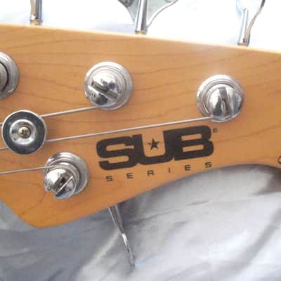 Musicman sub Ray 4 Sterling Arctic White Bass guitar Bild 3