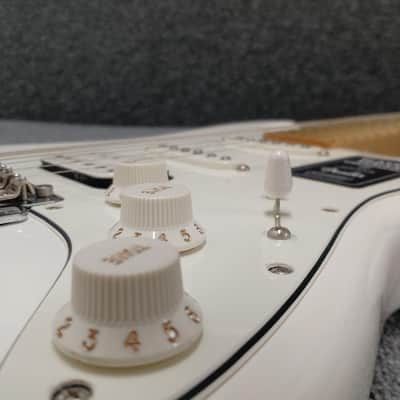 Fender Player Strat HSS MN PWT Electric Guitar - Versatile Sound image 4